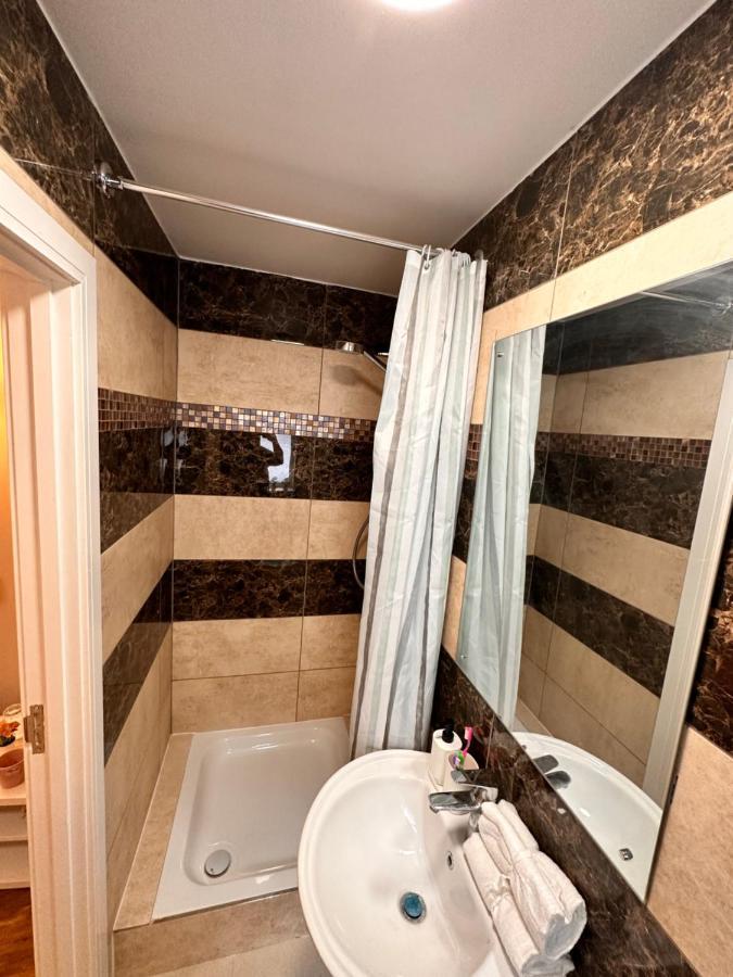 Canary Wharf Single Double And En-Suite Rooms London Eksteriør bilde