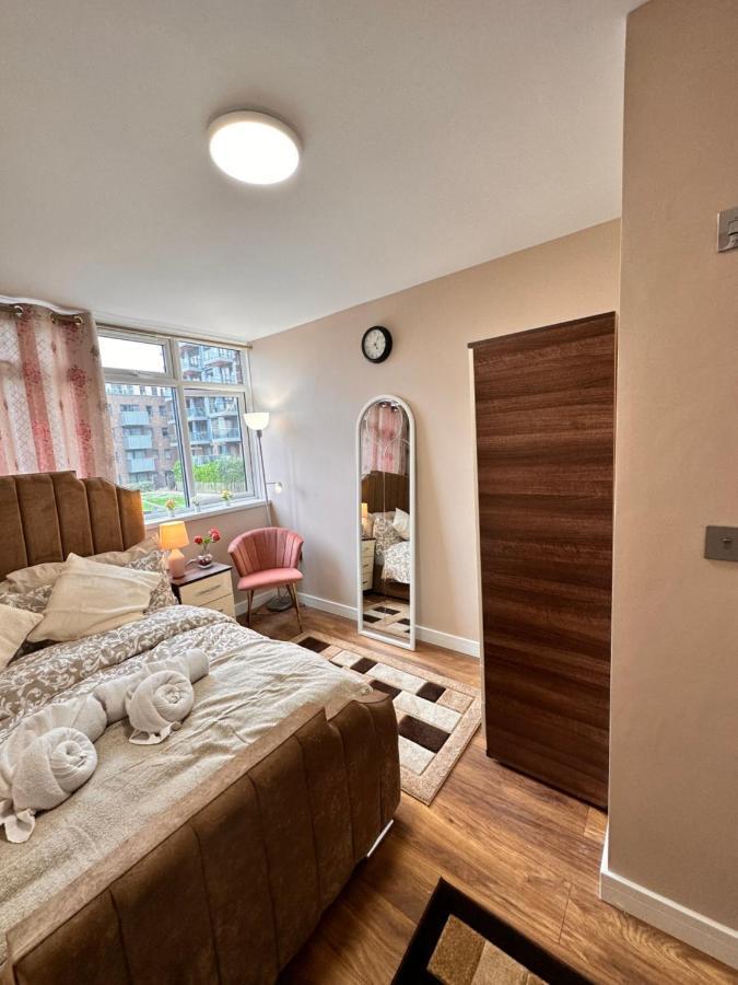 Canary Wharf Single Double And En-Suite Rooms London Eksteriør bilde