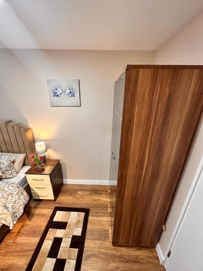 Canary Wharf Single Double And En-Suite Rooms London Eksteriør bilde