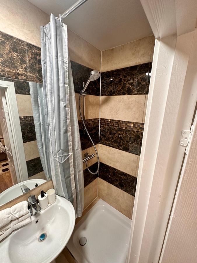 Canary Wharf Single Double And En-Suite Rooms London Eksteriør bilde