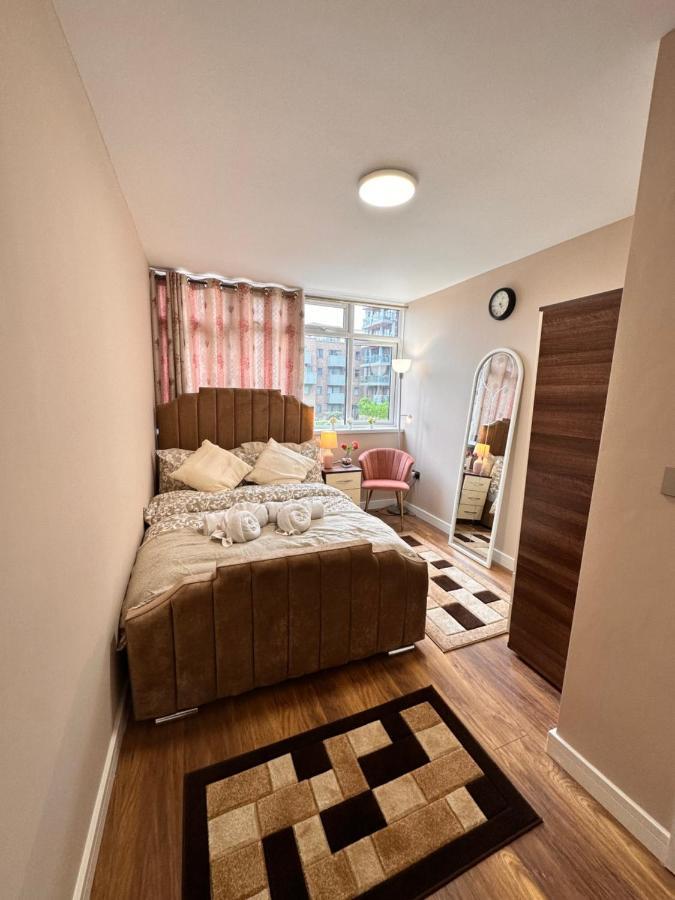 Canary Wharf Single Double And En-Suite Rooms London Eksteriør bilde