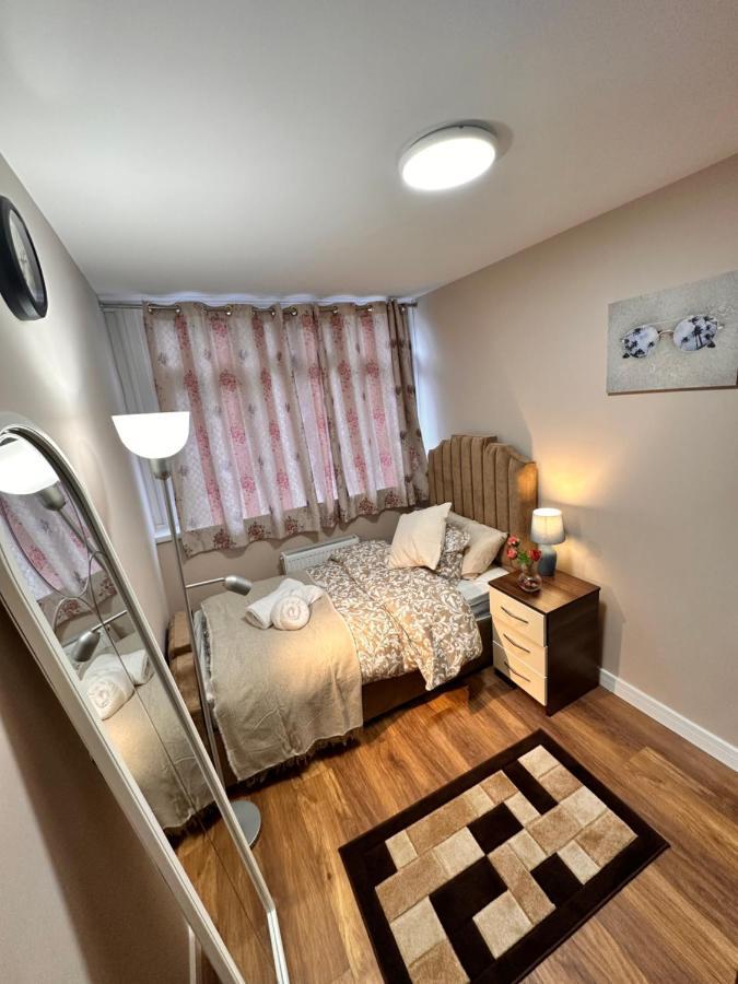 Canary Wharf Single Double And En-Suite Rooms London Eksteriør bilde