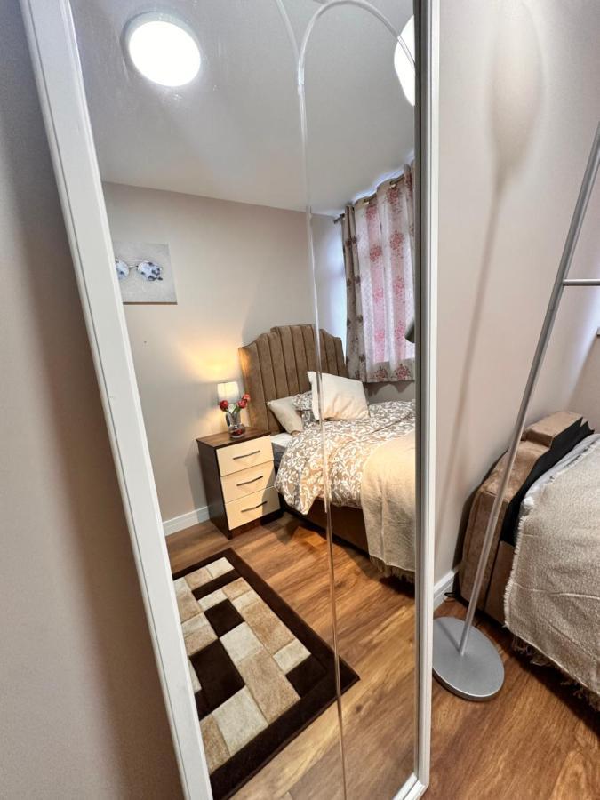 Canary Wharf Single Double And En-Suite Rooms London Eksteriør bilde