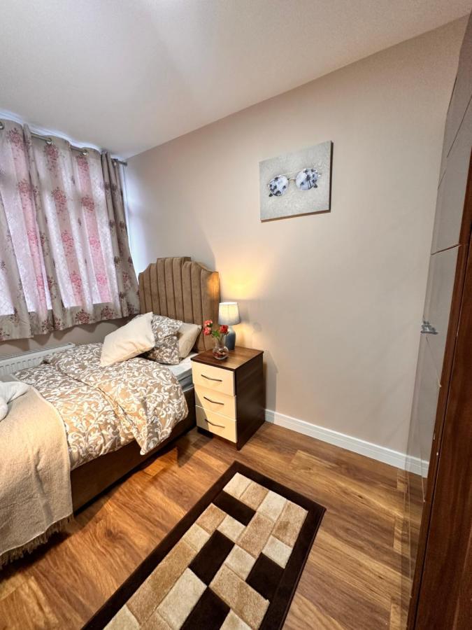 Canary Wharf Single Double And En-Suite Rooms London Eksteriør bilde