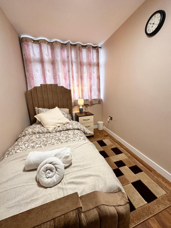 Canary Wharf Single Double And En-Suite Rooms London Eksteriør bilde
