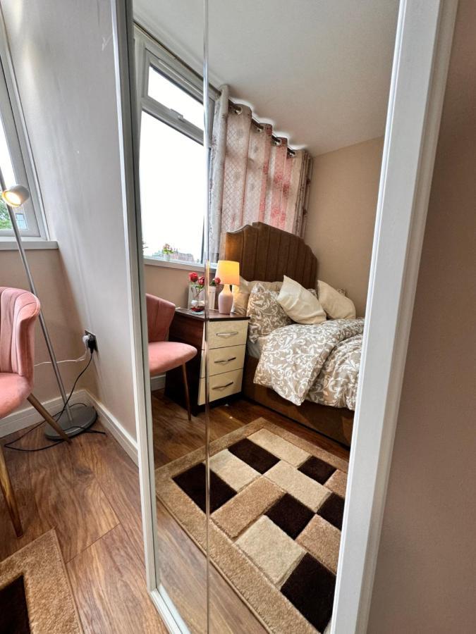 Canary Wharf Single Double And En-Suite Rooms London Eksteriør bilde