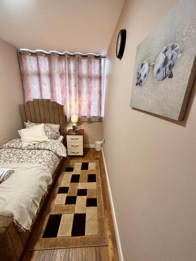 Canary Wharf Single Double And En-Suite Rooms London Eksteriør bilde