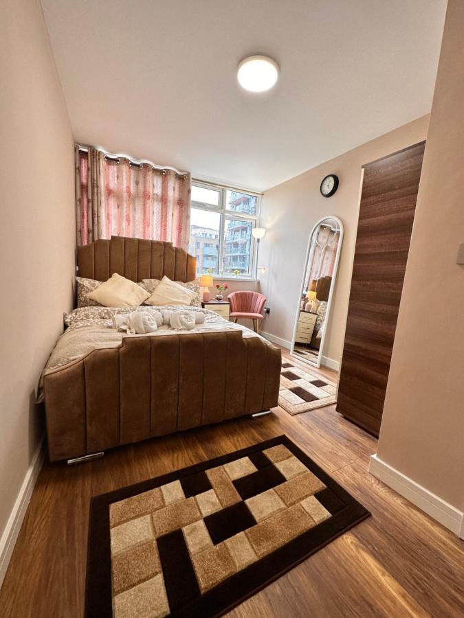 Canary Wharf Single Double And En-Suite Rooms London Eksteriør bilde