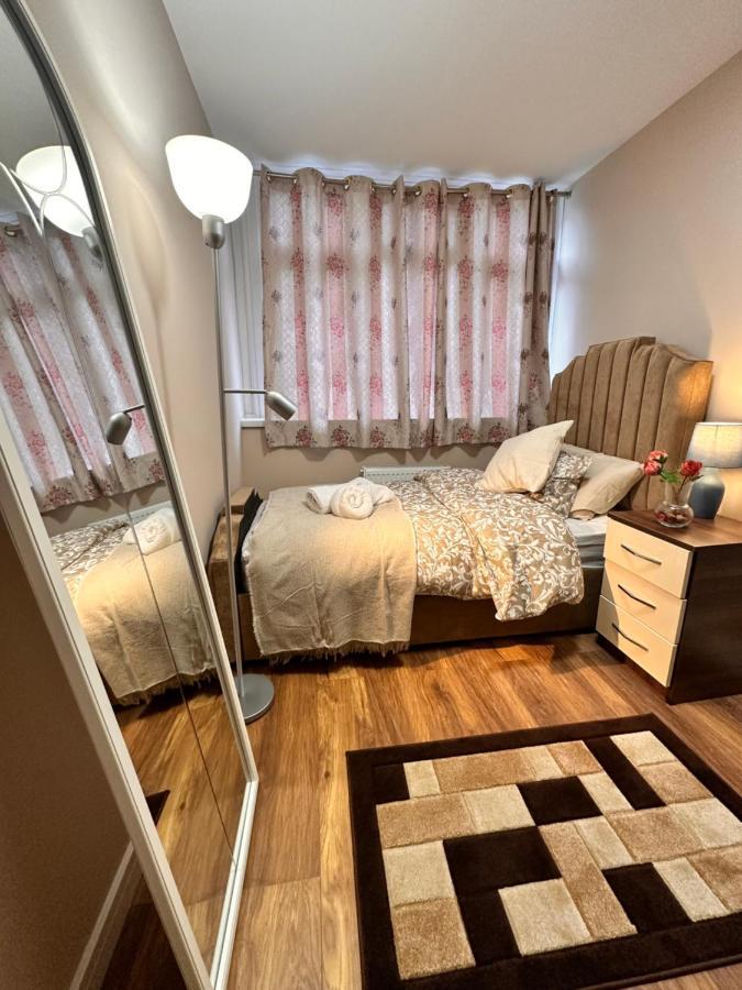 Canary Wharf Single Double And En-Suite Rooms London Eksteriør bilde